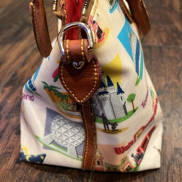 Disney Dooney & Bourke Walt Disney World Retro Satchel Purse Bag read has flaw - Picture 4 of 15